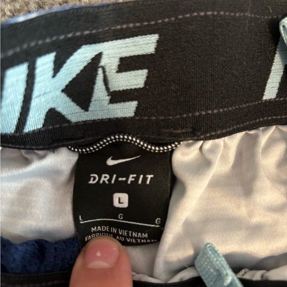 Navy blue Nike shorts - Picture 3 of 3